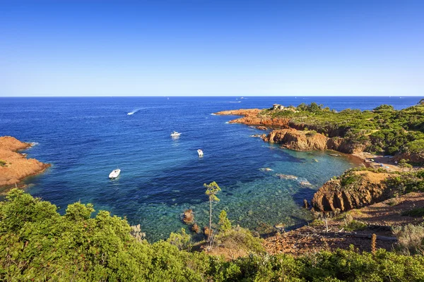 Esterel rotsen strand kust en zee. Cote azur, provence, Frankrijk. — Zdjęcie stockowe