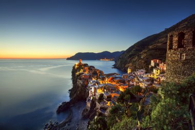 Vernazza Köyü, Sunset'teki havadan görünümü. Cinque Terre, Ligury, ben