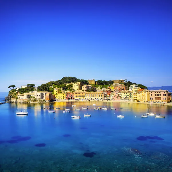 Sestri levante, stilte baai zee haven en strand uitzicht. Ligurië, — Stockfoto