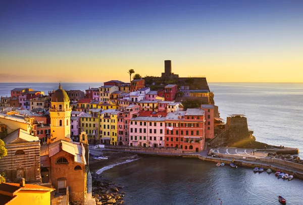 Vernazza village, aerial view on sunset. Cinque Terre, Ligury, I — Stock Photo, Image