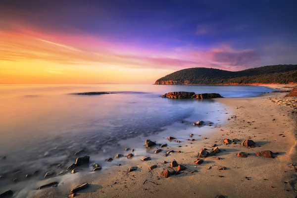 Cala violina bay Beach içinde maremma, Toskana günbatımı. Mediterran — Stok fotoğraf