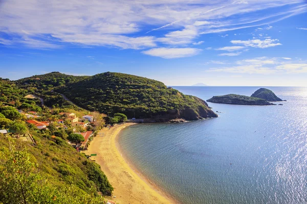 Elba-sziget, az Innamorata Beach és a Gemini szigetecske Nézd Capoliveri — Stock Fotó