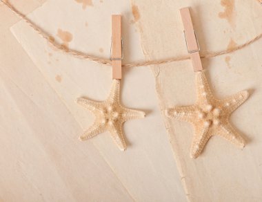 Deniz yıldızı ve eski kağıt arka plan ipe