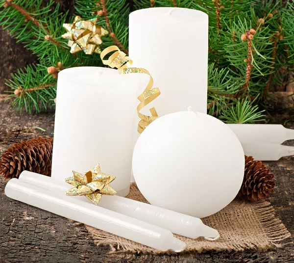 Christmas candle on the background of an old tree — Stock Photo, Image