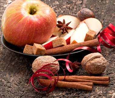 elma ve baharatlar