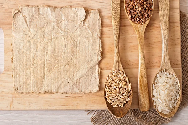 Altes Papier und Holzgeschirr für die Küche, Speisekarte aus Papier — Stockfoto