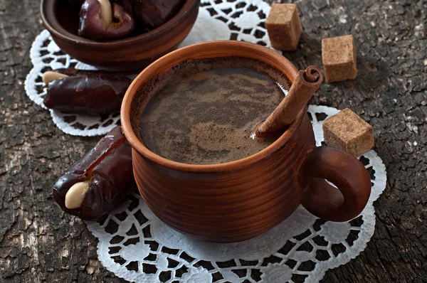 Aromatic coffee and eastern dates — Stock Photo, Image