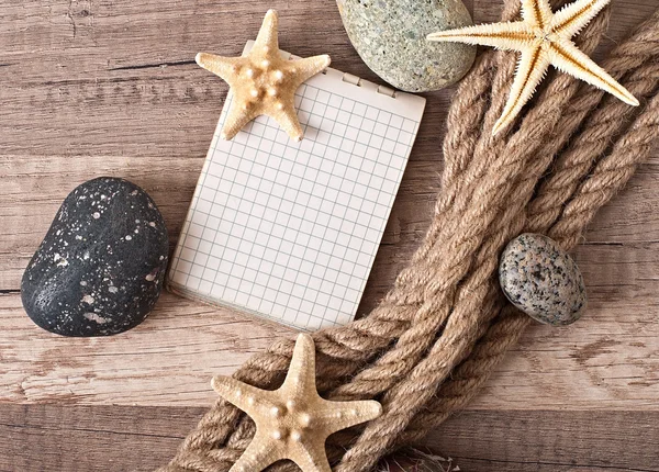 Travel background, starfish and ship rope — Stock Photo, Image