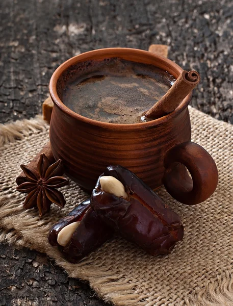 Aromalı kahve ve Doğu tarihleri — Stok fotoğraf