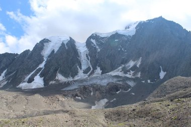 Dağlardaki buzullar, Altai Dağları 'ndaki Shavlin gölleri.