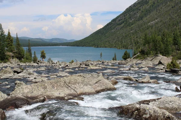 Altai Dağları 'ndaki Multin göllerinden sesler (dalgalar, taş akıntıları)