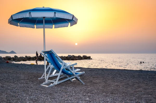Brolo plaj gün batımında. Sicilya — Stok fotoğraf