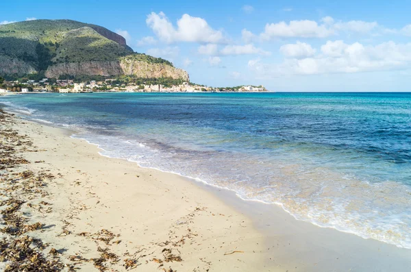 Vista da praia de Mondello em Palermo, Sicília — Fotografia de Stock