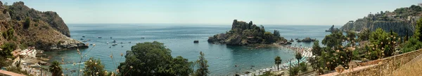 Panoramisch uitzicht op Isola Bella (mooi eiland): klein eiland n — Stockfoto