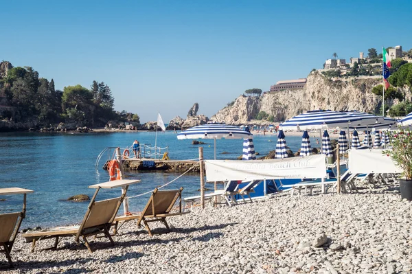 Isola Bella (Beautiful island) är en liten ö nära Taormina — Stockfoto