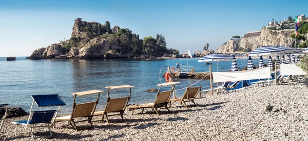 (Güzel Adası) Isola Bella Taormina yakınındaki küçük bir adadır — Stok fotoğraf