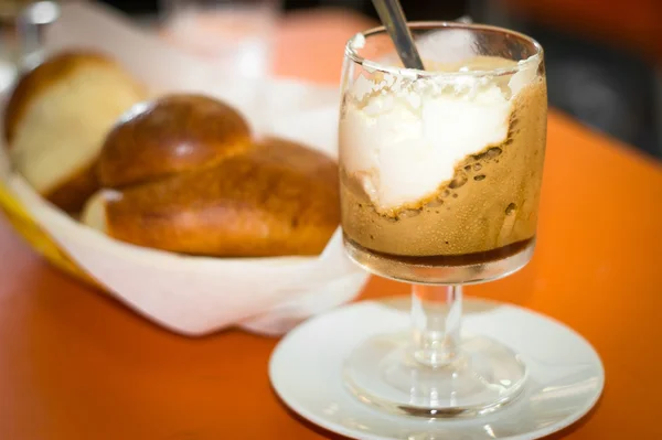 Sicilya kahve granita ve lezzetli börek
