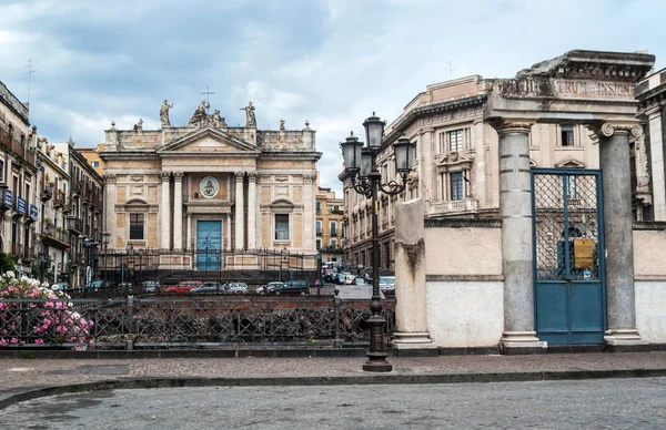Piazza Stesicoro kedi adlı Roman amphitheater kalıntıları — Stok fotoğraf