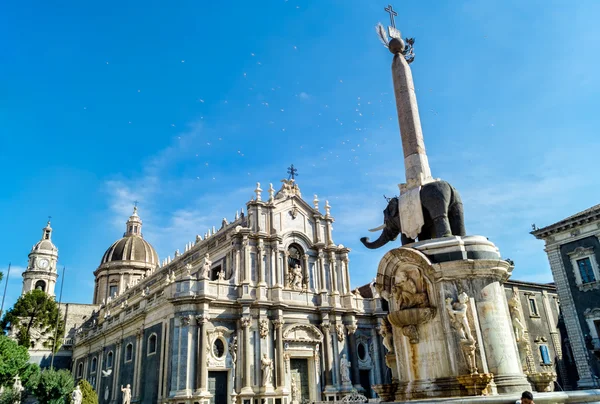 Liotru und kathedrale in catania, sizilien — Stockfoto