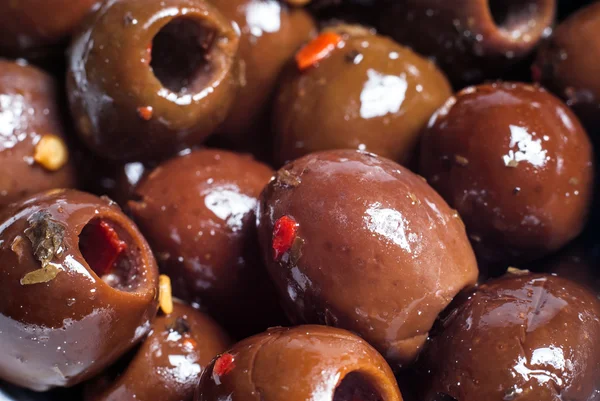 Marinated brown olives. closeup — Stock Photo, Image