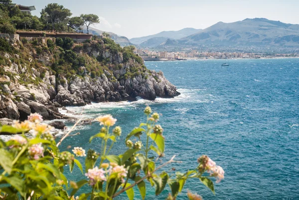 在 mongerbino，西西里岛的精彩 francesi 海滩 — 图库照片