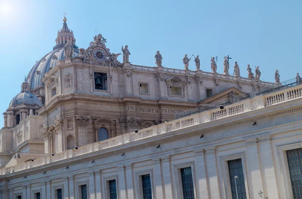 外部的圣彼得大教堂在罗马 — 图库照片