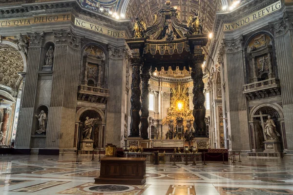 Belső Szent Péter dóm (Basilica di San Pietro) Vatikán — Stock Fotó
