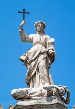 Santa Rosalia heykeli Palermo Katedrali yanında. Sicilya