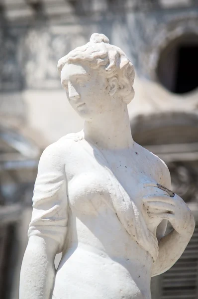 Marble statue in Piazza Pretoria, Palermo, Sicily — Stock Photo, Image