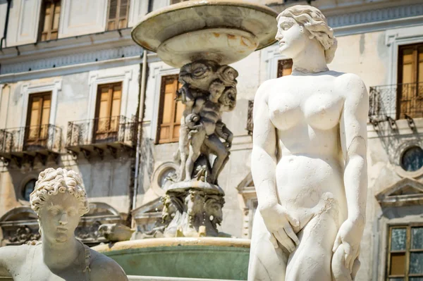 Mramorová socha v Piazza Pretoria, Palermo, Sicílie — Stock fotografie