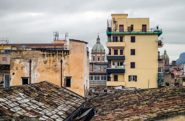 Hjärtat av Palermo med gamla hus — Stockfoto