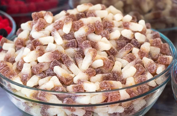 Dolci caramelle zuccherate su un tavolo del negozio Street Market — Foto Stock