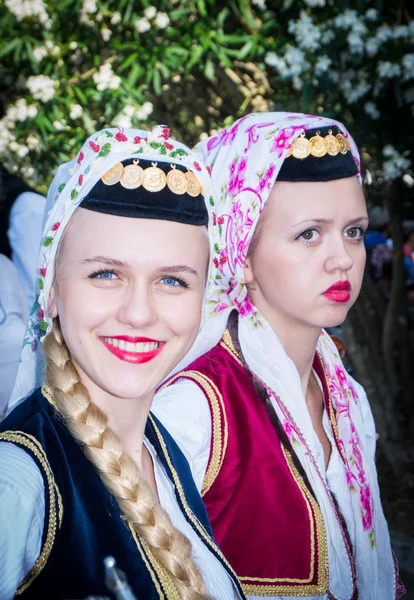 Bosnia y Herzegovina grupo folclórico en el "Festival de las avellanas " — Foto de Stock