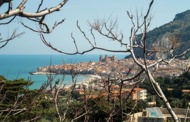 Cefalu güzel panoramik manzaralı. Sicilya