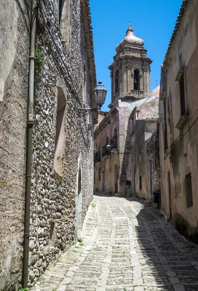 Ancient cobblestone street in Erice, Sicily — Stock Photo, Image
