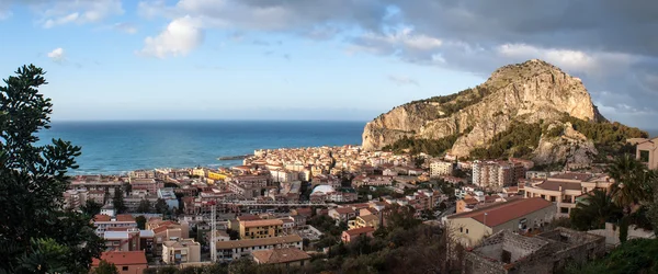Cefalu güzel panoramik manzaralı. Sicilya — Stok fotoğraf