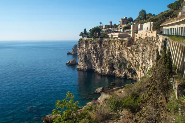 Uitzicht op Taormina de kustlijn. Sicilië — Stockfoto