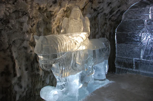Escultura de gelo no museu de permafrost subterrâneo em Yakutsk Rússia — Fotografia de Stock
