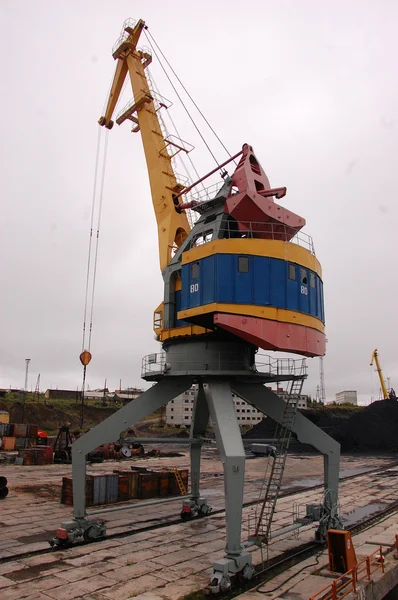 Crane at Kolyma river port — Stock Photo, Image