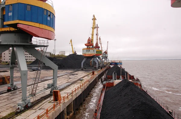 Ship with coal at Kolyma river port — Stock Photo, Image