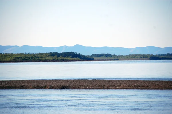 Montañas en el río Kolyma Rusia — Foto de Stock