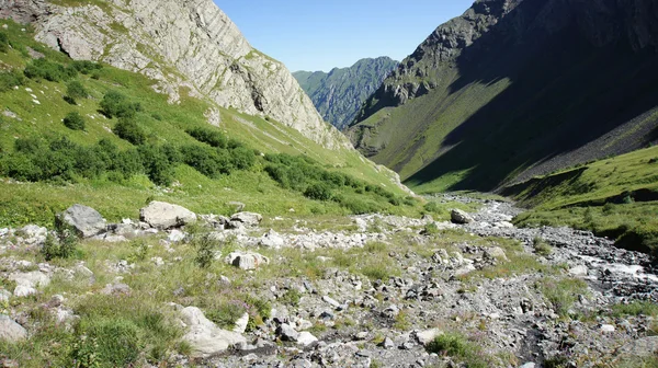 Valley at Greater Caucasus Mountain Range — Stock Photo, Image