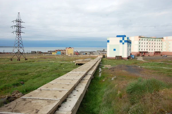 Approvisionnement en eau collecteur de béton Infrastructure des villes arctiques — Photo