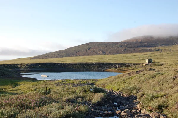 Tundra lago neak Pevek cidade Chukotka — Fotografia de Stock