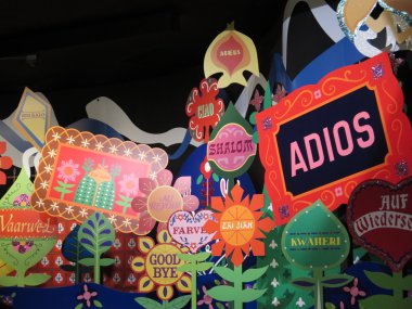 Hoşça kal tüm dillerde