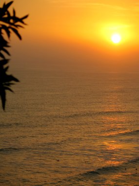 Sahilde gün batımı