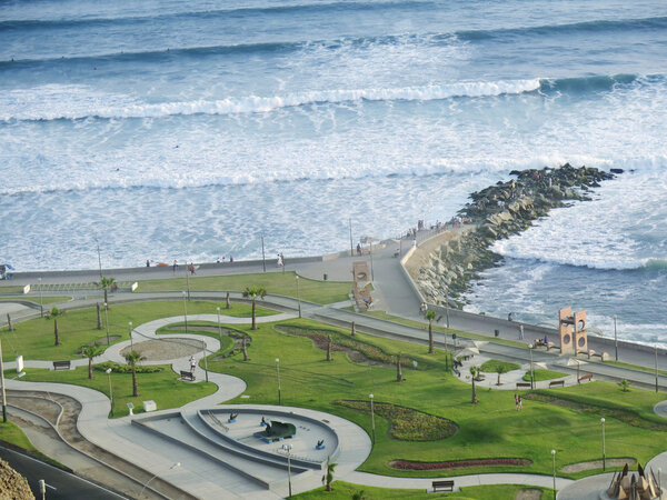 Съемка пляжа Green Coast в Лиме-Перу
