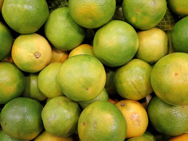 Closeup of fresh green oranges — Stock Photo, Image