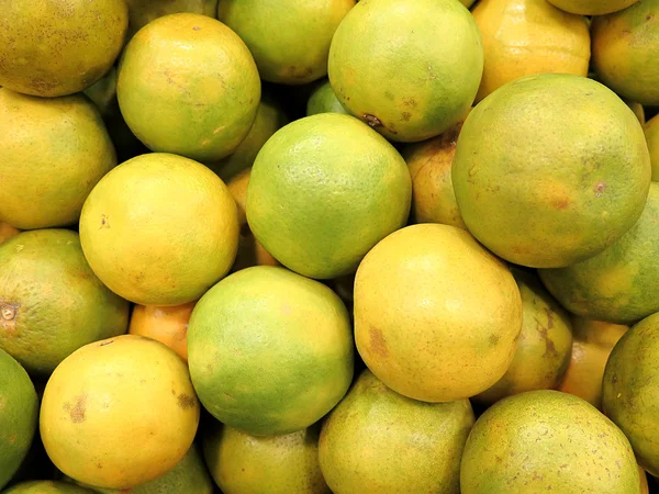 Fechar as laranjas verdes frescas — Fotografia de Stock