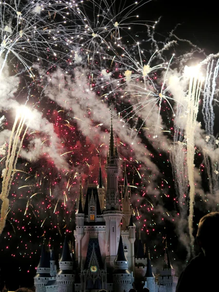 Castillo con fuegos artificiales — Foto de Stock